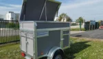 BW TRAILERS Hundeanhänger mit 3 Abteilen + Dachbox