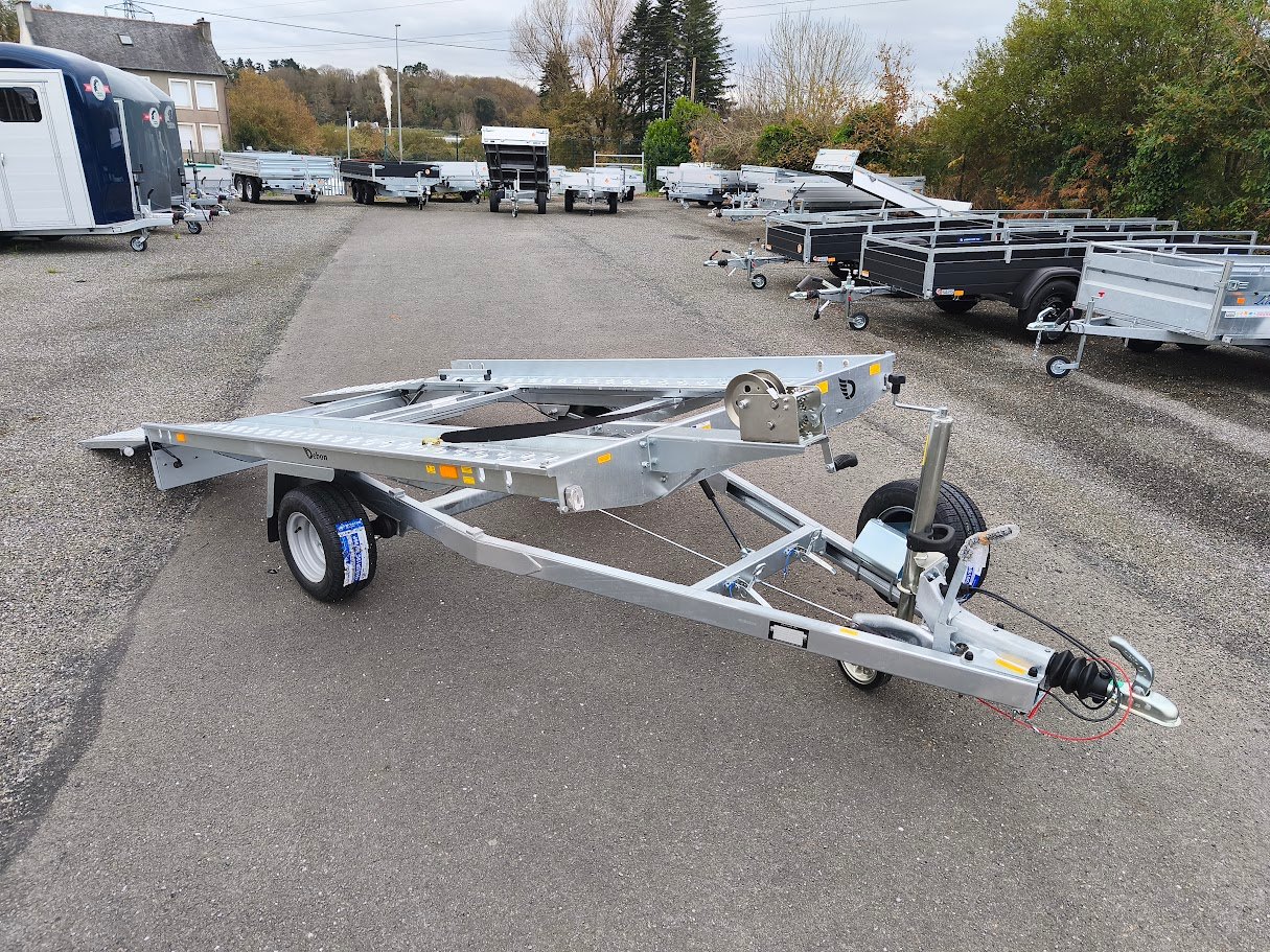 REMORQUE-PORTE-MINI-VOITURE-ROADSTER-AUTO-PTAC-1300-Kg-1-essieu-freinee-basculante-ROADSTER-AUTO-2 ROADSTER AUTO MINI-AUTOTRAILER, 1300 kg zulässiges Gesamtgewicht, 1 Achse, gebremst, kippbar – Image 1