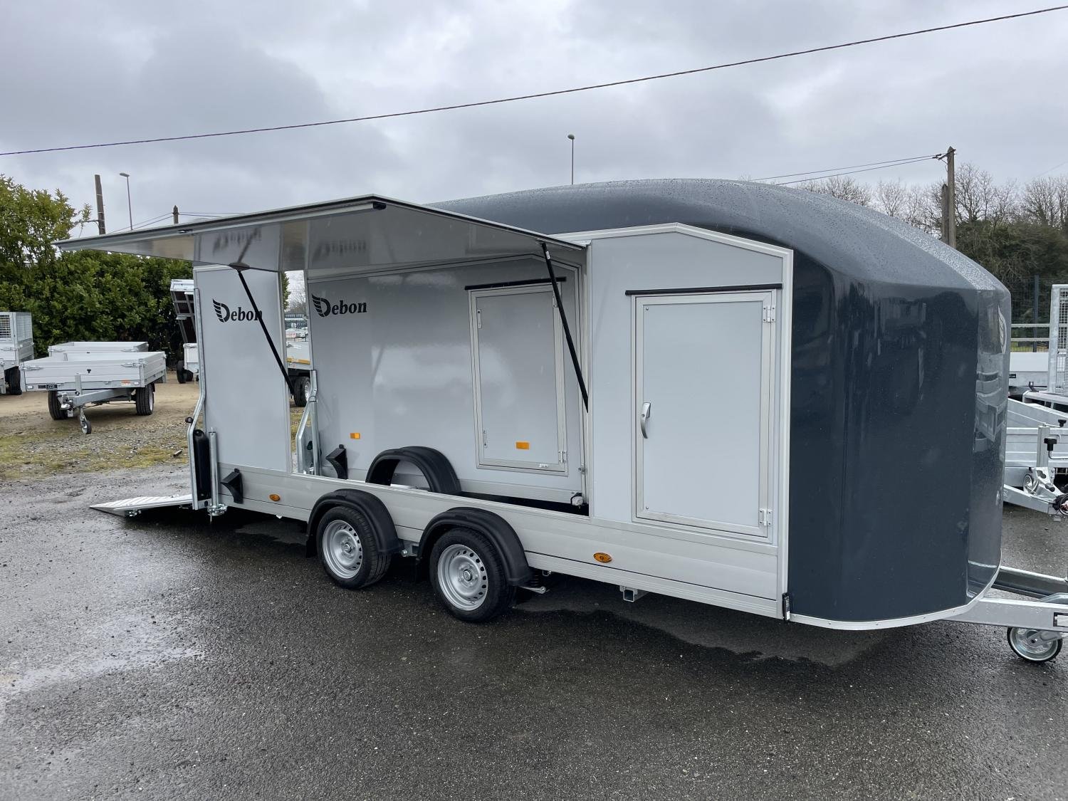 Remorque-magasin-Fourgon-Roadster-1000-5-x-2m-PTAC-3500-Kg-2-ess-4 Roadster 1000 Aluminium-Kastenanhänger + 2 seitliche Heckklappen - 4,97 x 2,02 m zulässiges Gesamtgewicht 3500 kg 2 Pullman-Bremsachsen – Image 1