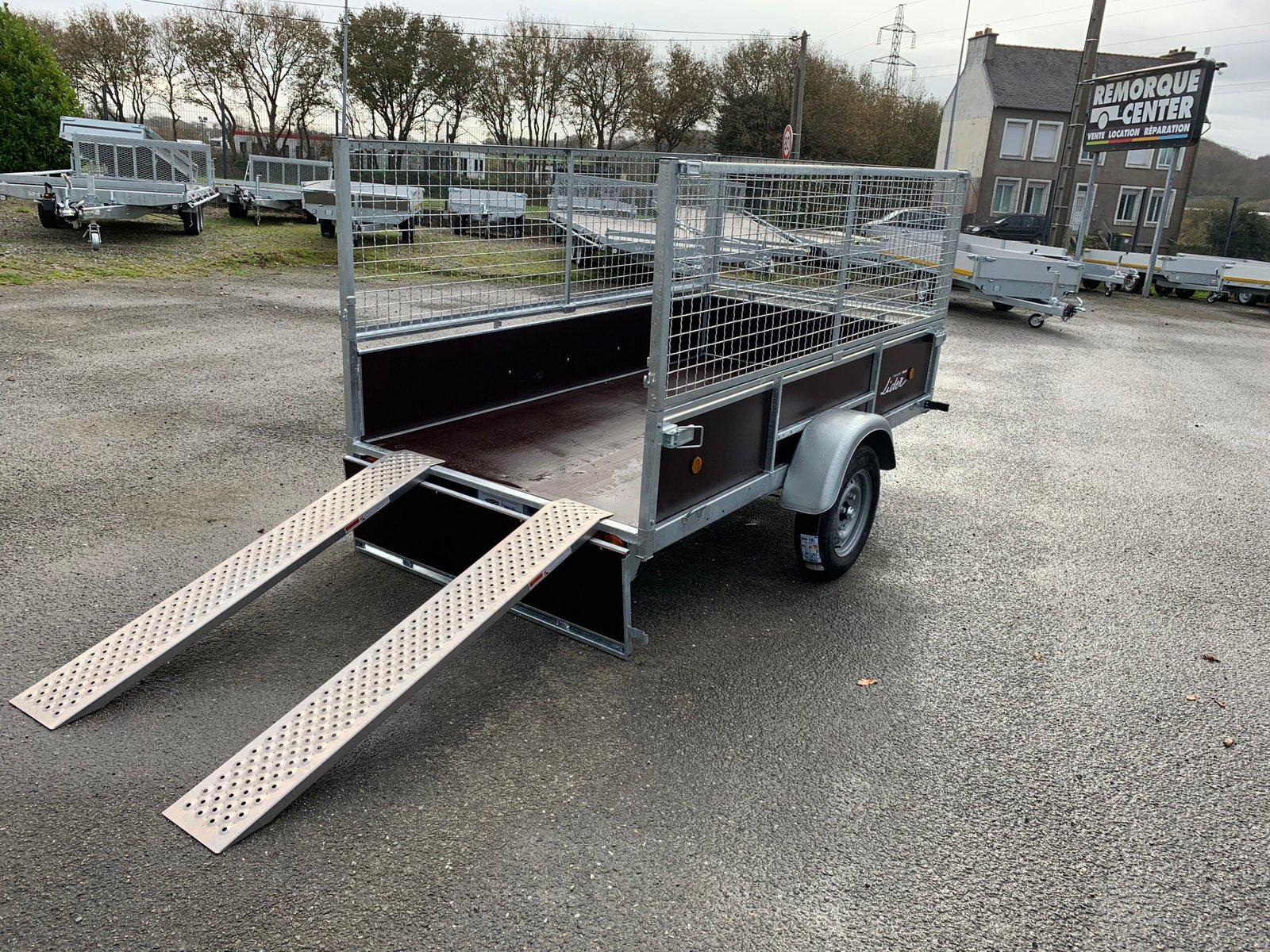 LIDER verstärkter Mehrzweck-Holzanhänger – 1 gebremste Achse – zulässiges Gesamtgewicht: 750 kg – 251 x 133 cm