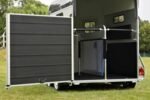 GOLD 3-Pferde-Anhänger mit PULMANN-Federung – 2 Pferde mit RTM-Sattelaufbewahrung – zulässiges Gesamtgewicht: 1100 bis 2600 kg – Aluminium – 3,2 x 1,67 m, Höhe = 2,35 m – Image 8