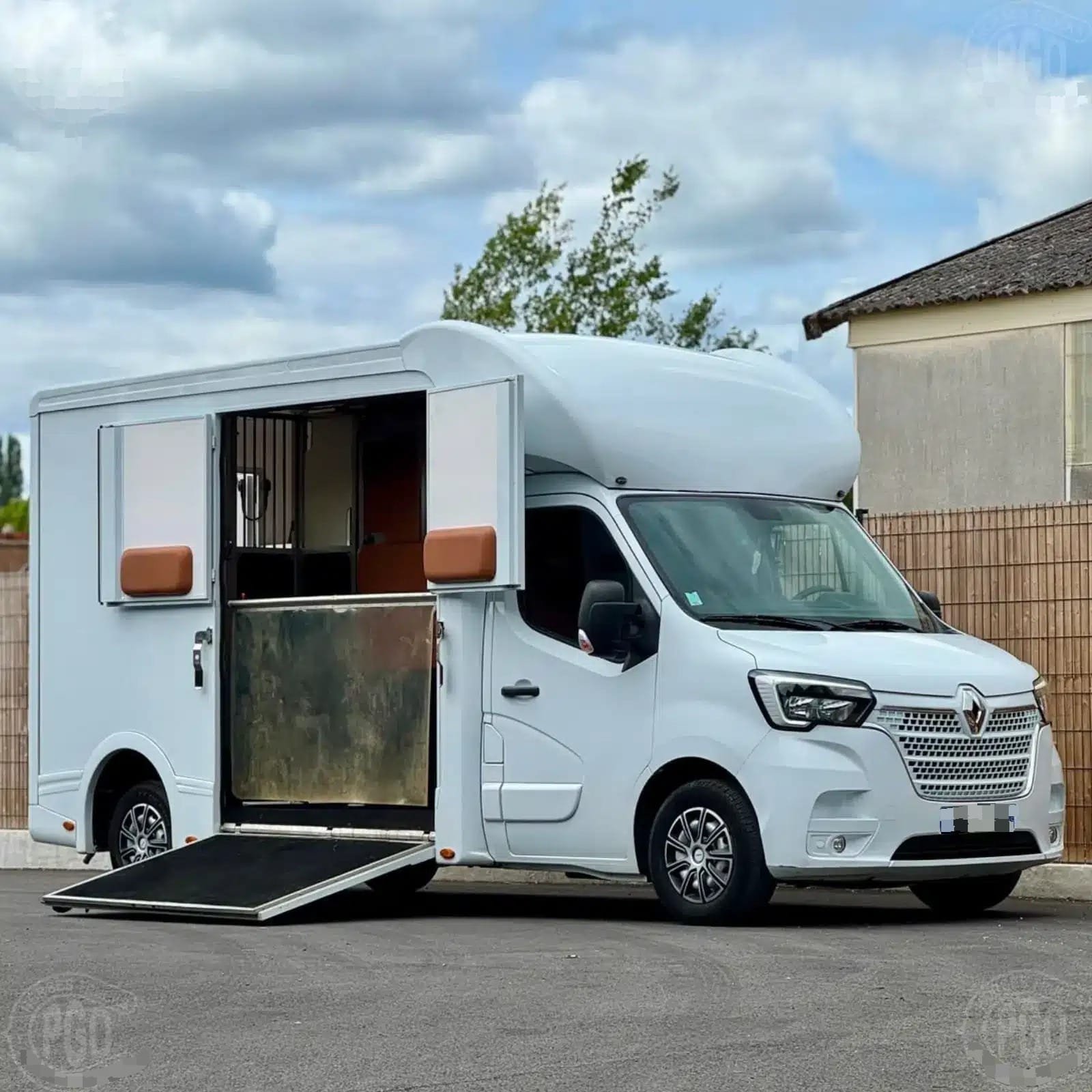 WhatsApp Image 2026-07-17 at 00.23.05 Gebrauchter Renault Master ATM Pferdeanhänger – Baujahr 2021 – 165 PS – Image 1