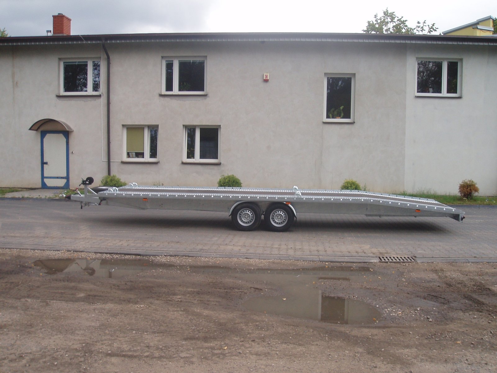 BORO INDIANA II 8.0 Zwei-PKW-Transporter – 2 Achsen – zulässiges Gesamtgewicht: 3500 kg – 800 x 200 cm