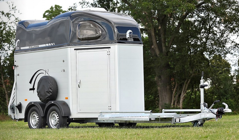 van-cheval-liberte-gold-touring-1 HIPPOMOBILE Pferdetransporter – CHEVAL LIBERTE – 2 Achsen – 2 Boxen – zulässiges Gesamtgewicht 2600 kg – 315 x 167 x H230 cm – Image 1